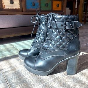 High heels GUESS boots. Pre owend